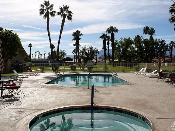 Community Pool & Spa