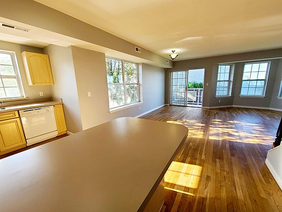 3rd image of 50 Patricia Ln #412B