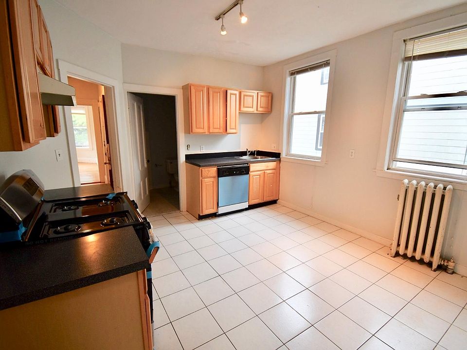 2nd image of 15609 South St #2KL