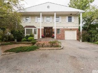 25 Harbor Vw, Lawrence, NY 11559