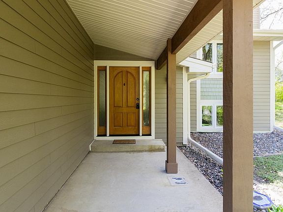 3rd image of 2542 147th Ln NE