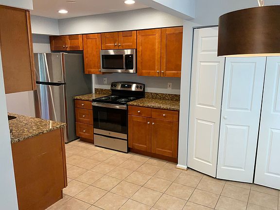 4th image of 3 Forest Landing Ct