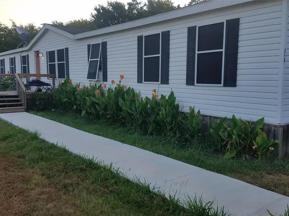 270 Country Way, Smithville, TX 78957