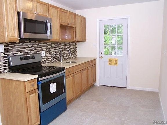 2nd image of 208 Grand Blvd