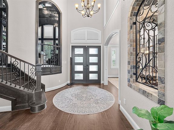 4th image of 940 Gadston Park Ln