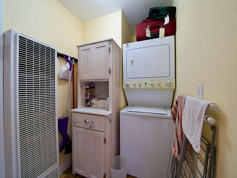 224 Winona Ave — Photo 6