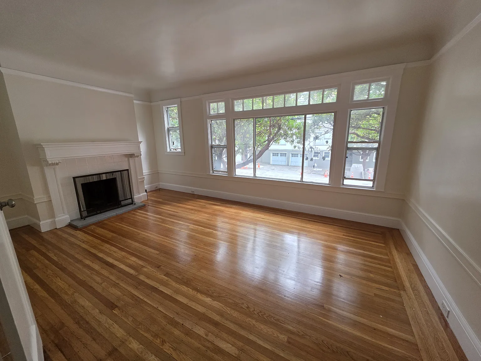 2 bed, 1100 sqft, $4,900 — Photo 2