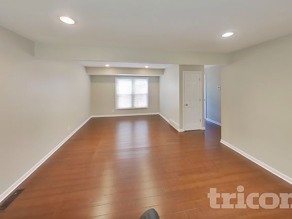 2nd image of 404 Jewel Ave