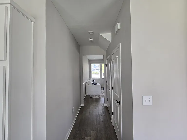 121 Linden Ct — Photo 16