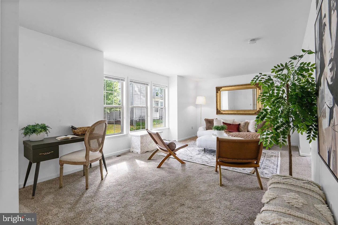 3 bed, 4.0 bath, 2716 sqft, $4,000 — Photo 2