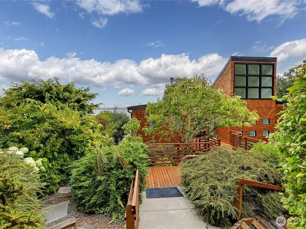 4310 Rockaway Beach Road NE, Bainbridge Island, WA 98110