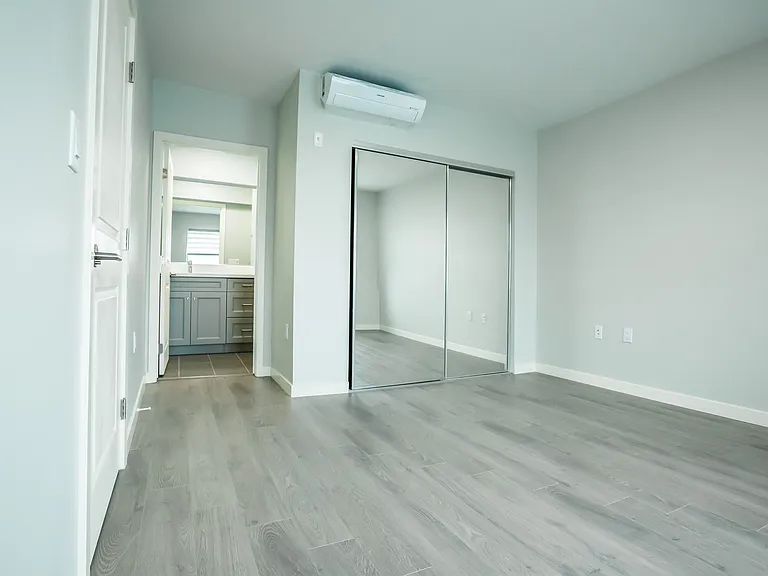 Grand View Apartments — Photo 36