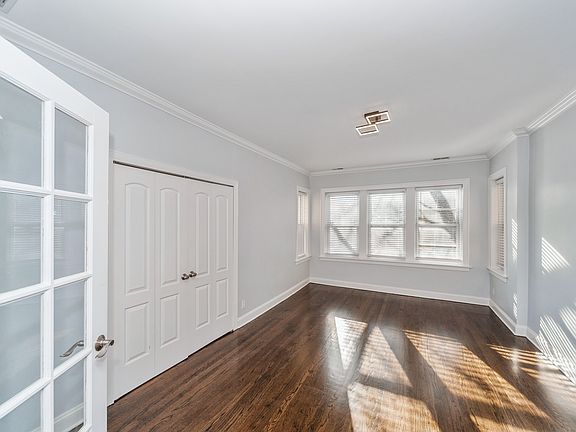 2nd image of 4014 W Ainslie St #2