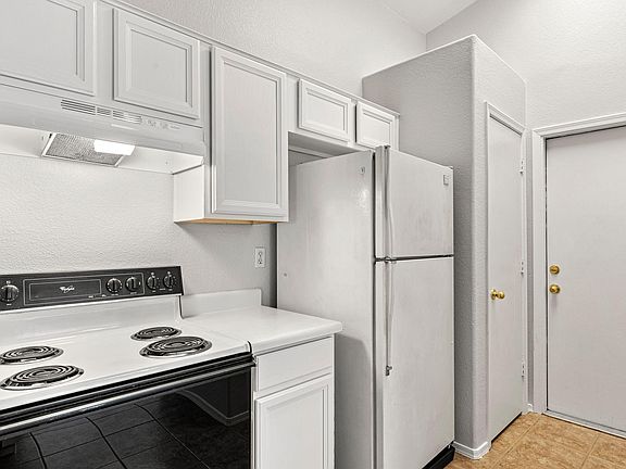 5th image of 2212 E Wescott Dr