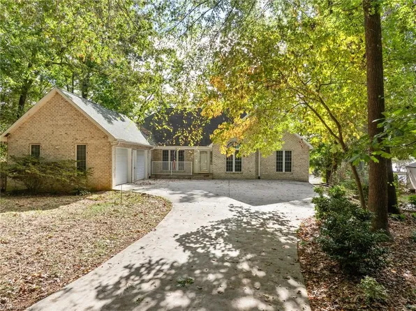 3105 Riverside Dr, Lexington, NC 27292