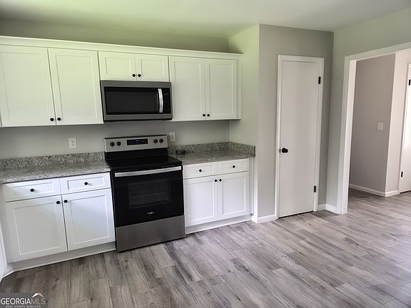 5th image of 221 Gilchrist Dr