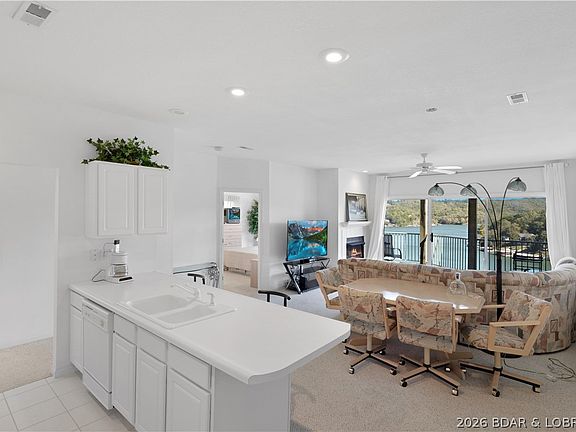 4th image of 156 Bluff Blvd #4A