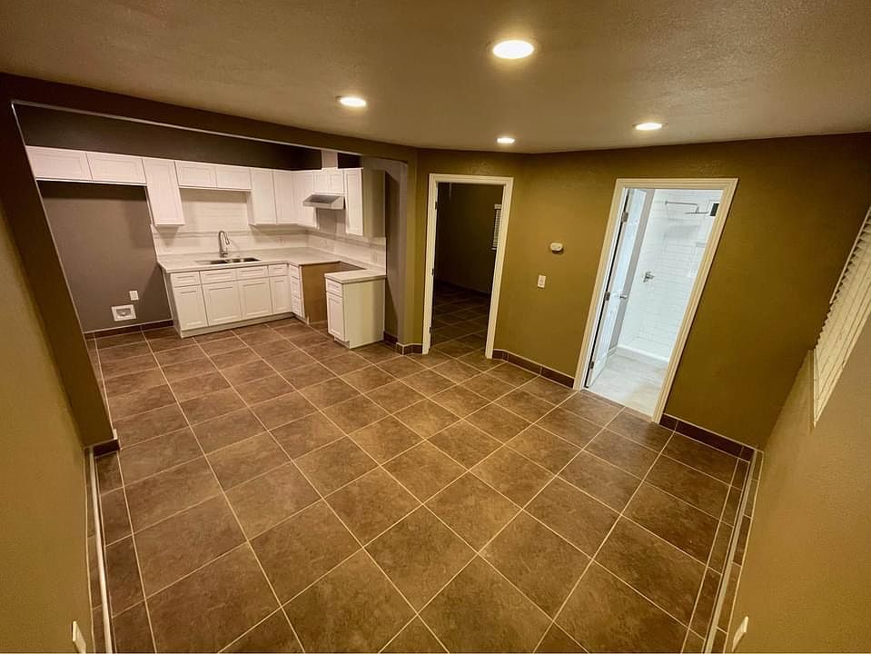 1st image of 414 Wilshire Ln #B