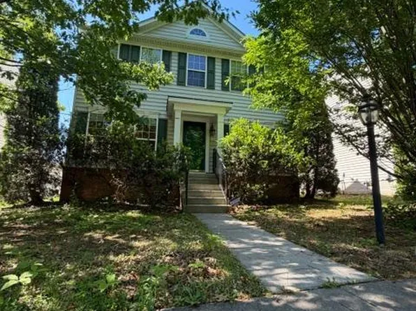 12489 Pfitzner Ct, Woodbridge, VA 22192
