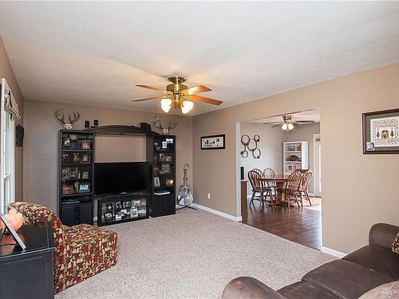 4th image of 2226 Monterey Dr