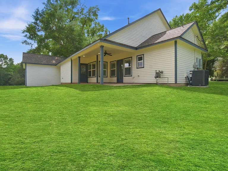 502 Louisa St — Photo 41