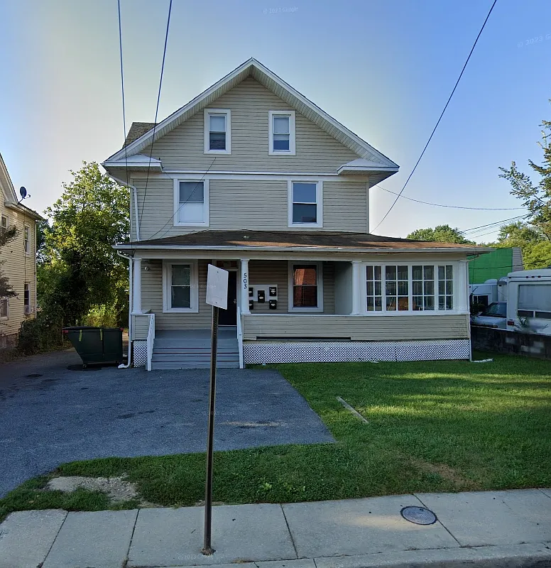 2 bed, 1000 sqft, $1,050 — Photo 1