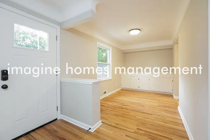 4626 Silverdale Rd — Photo 5