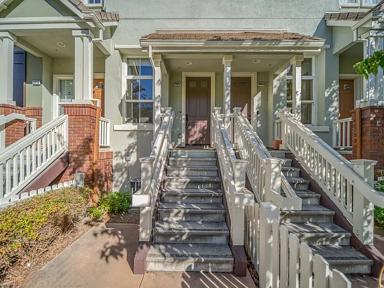 48954 Woodgrove Cmn — Photo 1