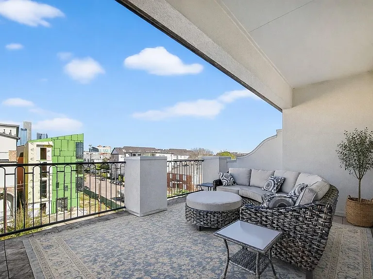 705 Delano St — Photo 41