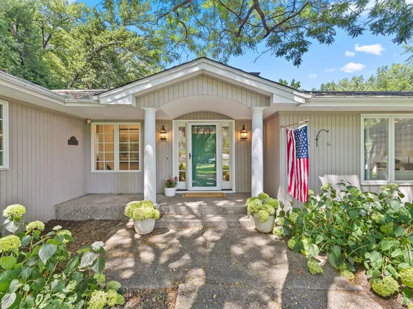 8100 Oakmere Rd, Bloomington, MN 55438