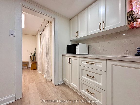 4th image of 260 Ranee Ave