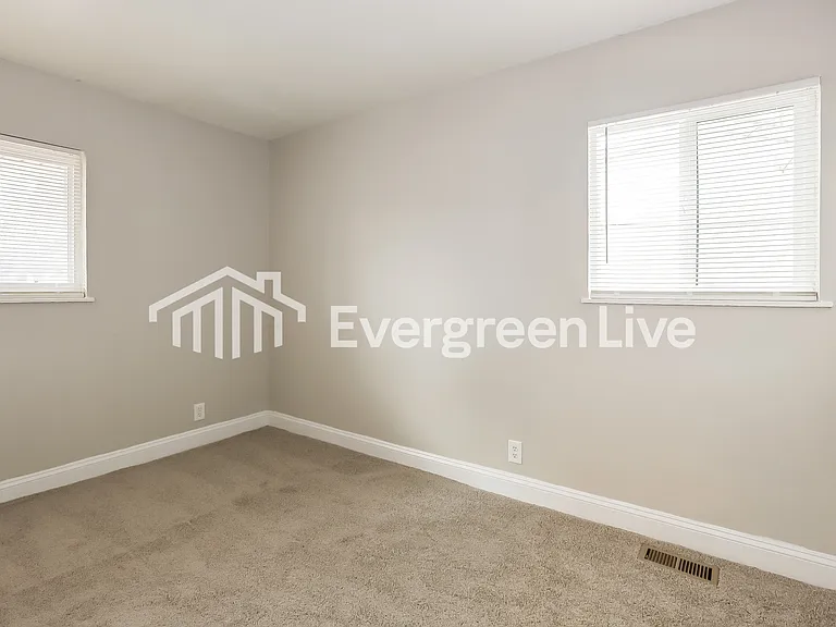 8816 Montery Ct — Photo 12