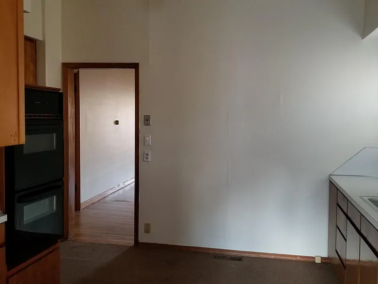 1109 W Center St — Photo 3