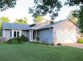 2364 Maxwell Ln, Chaska, MN 55318