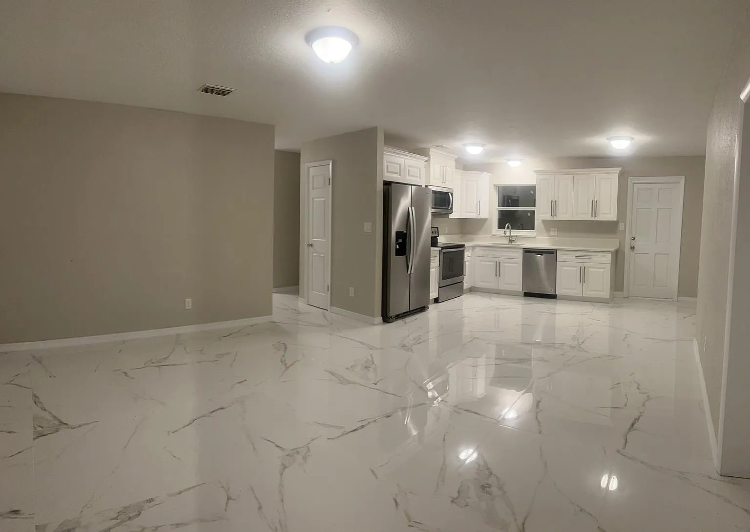 4 bed, 1412 sqft, $2,000 — Photo 2