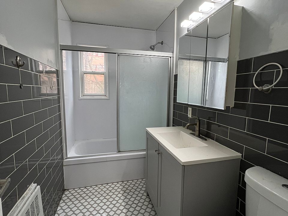 2nd image of 12 College St