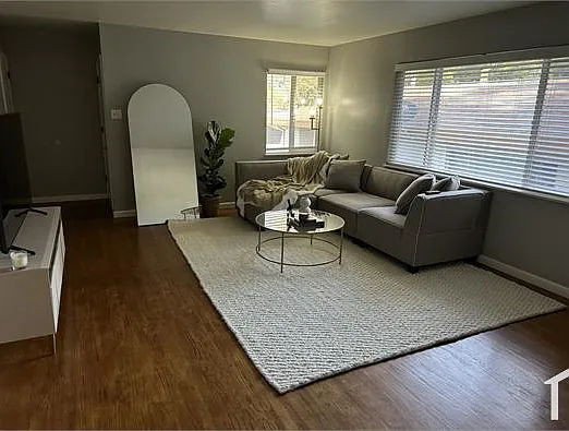 2 bed, 900 sqft, $2,912 — Photo 3