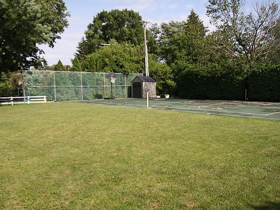 5th image of 1326 Stratford Dr