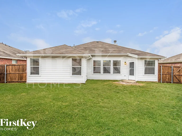 207 Amherst Dr — Photo 15