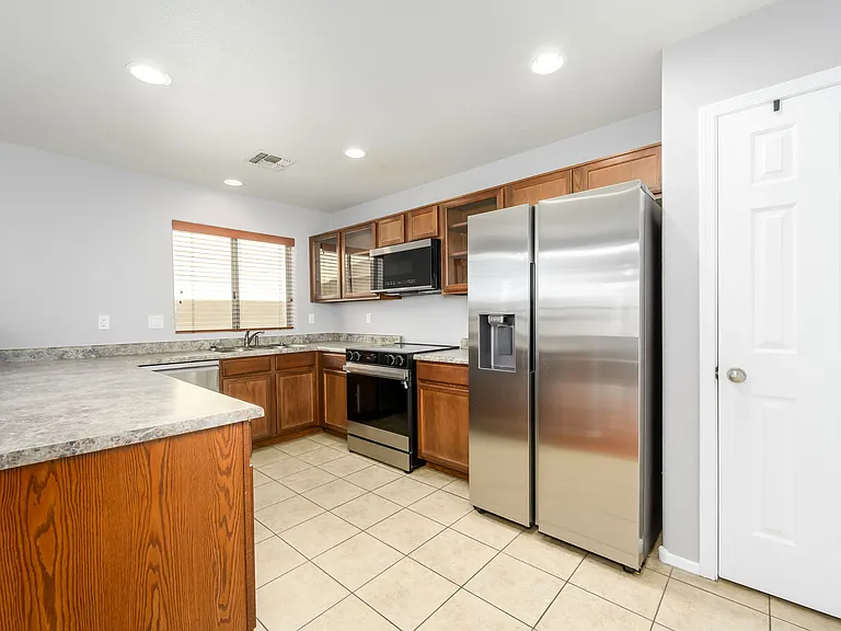 5815 E Grove Ave — Photo 3