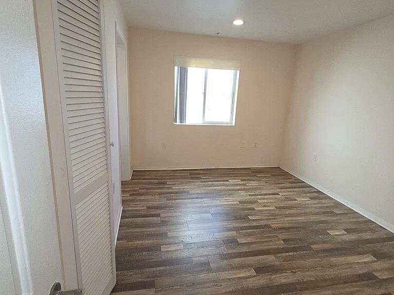 14537 Archwood St #301 — Photo 9