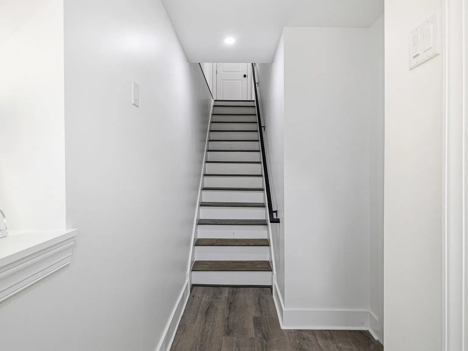 3 bed, 2.5 bath, 2200 sqft, $3,700 — Photo 4
