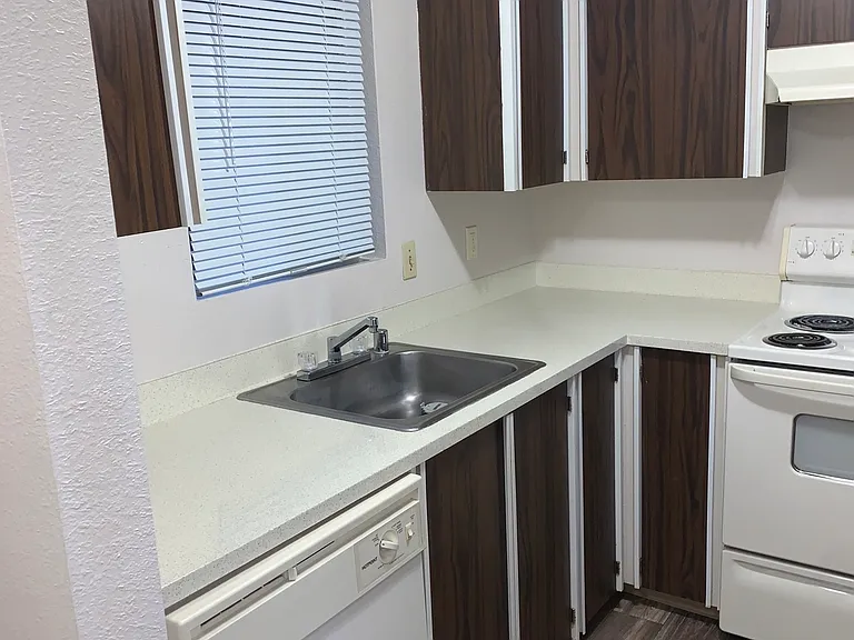 Hidden Lake Apartments — Photo 33
