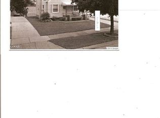 20701 Elkhart St, Harper Woods, MI 48225