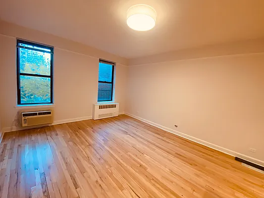 Rented by Metropolis Real Estate of Manhattan | media 2