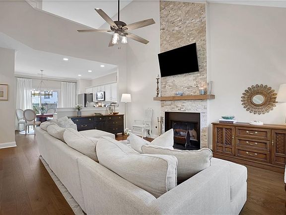 3rd image of 90 Regency Rd