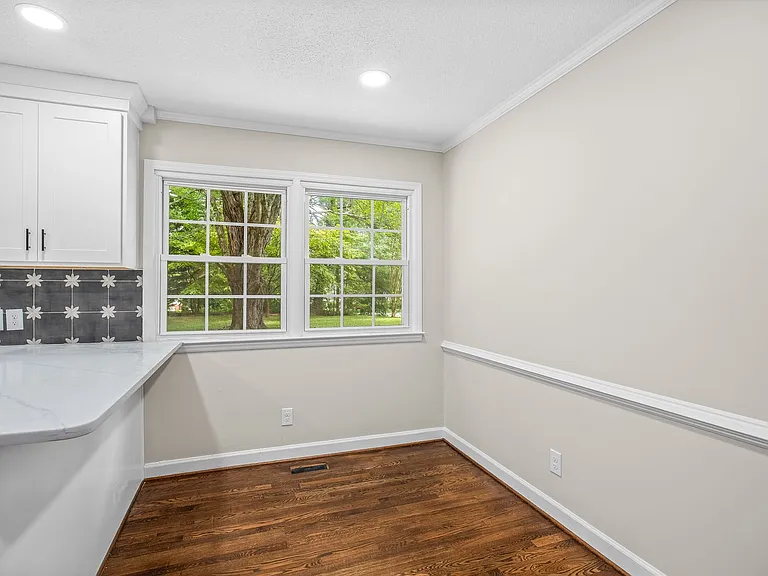 701 N Peace Haven Rd — Photo 8