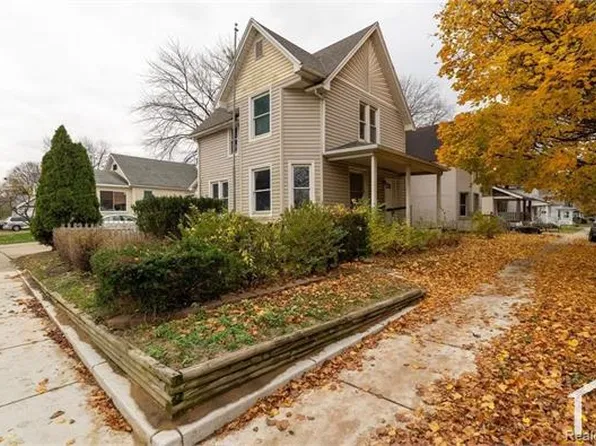 2104 10th St, Port Huron, MI 48060