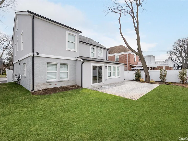 73 Stratford Rd — Photo 24