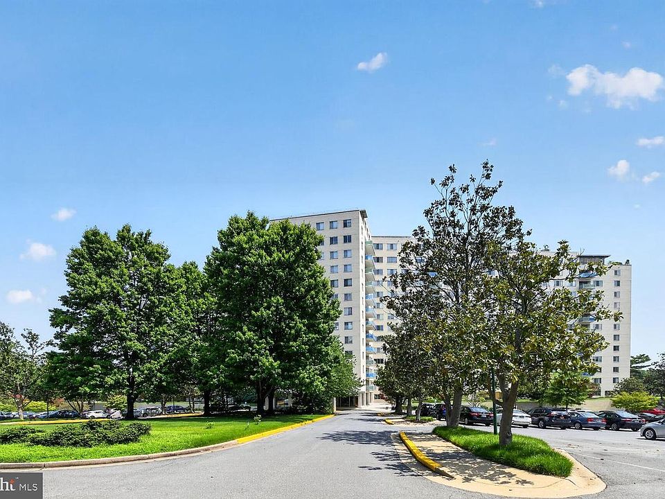 1st image of 10201 Grosvenor Pl APT 1504